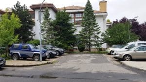 Satul Francez - Le Village Francais in jurul restaurantului The Grill