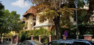 Strada Andrei Muresanu si Piata Vladimir Ghyka, cu restaurantul Zexe