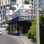 Ted's Coffee Co vizavi de Ambasada Chinei