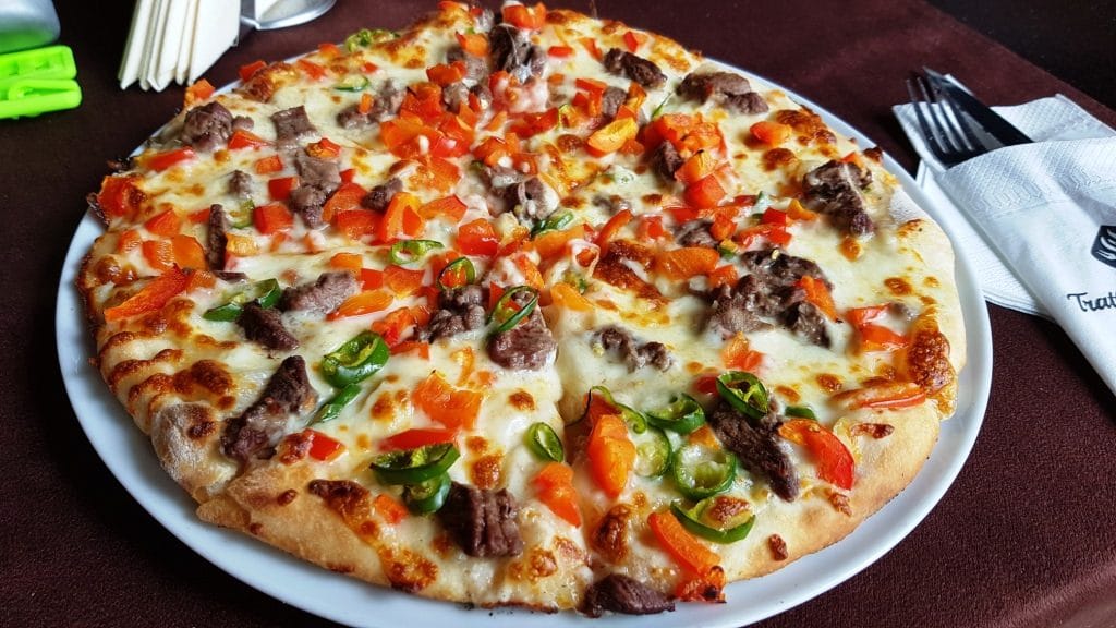 Trattoria Julya &amp; Garden, restaurant italian pe Mihai Eminescu