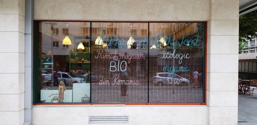 Bistroul Pukka Tukka si Pukka Food, magazinul de legume si fructe organice