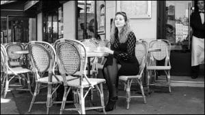 Clienti evaluand serviciile intr-un restaurant 1