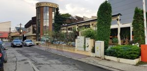 Grozavesti, cu restaurantele Pui de Urs, Shorley, Yesterday si Potcoava