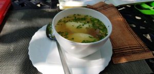 La Cocosu Rosu, restaurant traditional romanesc in cartierul Militari din Bucuresti