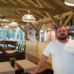 La Muma Padurii, restaurant cu terasa in padure la Edenland Park in Balotesti