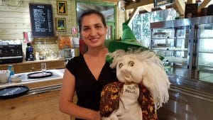 La Muma Padurii, restaurant cu terasa in padure la Edenland Park in Balotesti