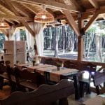 La Muma Padurii, restaurant cu terasa in padure la Edenland Park in Balotesti