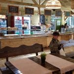 La Muma Padurii, restaurant cu terasa in padure la Edenland Park in Balotesti