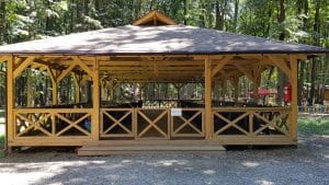 La Muma Padurii, restaurant cu terasa in padure la Edenland Park in Balotesti