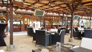 La Plage Club si Buddha Bar, terasa in club cu piscina in Otopeni