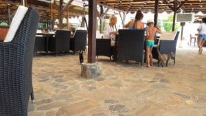La Plage Club si Buddha Bar, terasa in club cu piscina in Otopeni