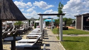 La Plage Club si Buddha Bar, terasa in club cu piscina in Otopeni