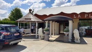 La Plage Club si Buddha Bar, terasa in club cu piscina in Otopeni