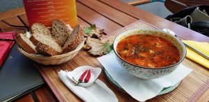 Restaurant popular la Podul Baneasa in Bucuresti