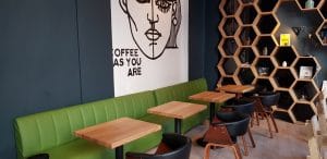 Meron, cafenea in Centrul Vechi, pe Brezoianu aproape de Palatul Universul