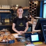 Meron, cafeneaua din Bucuresti cu chelnerite adorabile