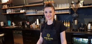 Meron, cafeneaua din Bucuresti cu chelnerite adorabile