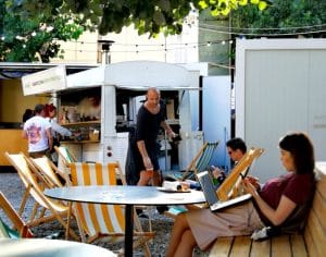 Spatiul M60, terasa boema in Piata George Enescu din Bucuresti