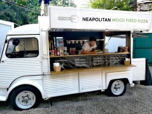 Spatiul M60, terasa boema in Piata George Enescu din Bucuresti