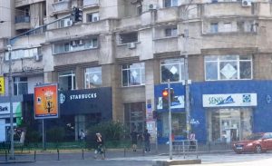 Starbucks Cafe, cafenea in Piata Victoriei din Bucuresti