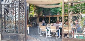 The Temple Social Pub, restaurant cu terasa rooftop in Bv Marasesti
