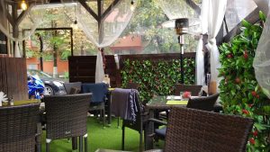 Sky Bistro, mic restaurant in care se fumeaza in zona Mihai Bravu