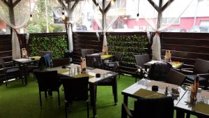 Sky Bistro, mic restaurant in care se fumeaza in zona Mihai Bravu