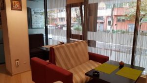 Sky Bistro, mic restaurant in care se fumeaza in zona Mihai Bravu