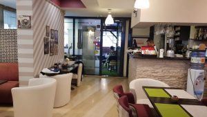 Sky Bistro, mic restaurant in care se fumeaza in zona Mihai Bravu