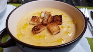 Sky Bistro, mic restaurant in care se fumeaza in zona Mihai Bravu