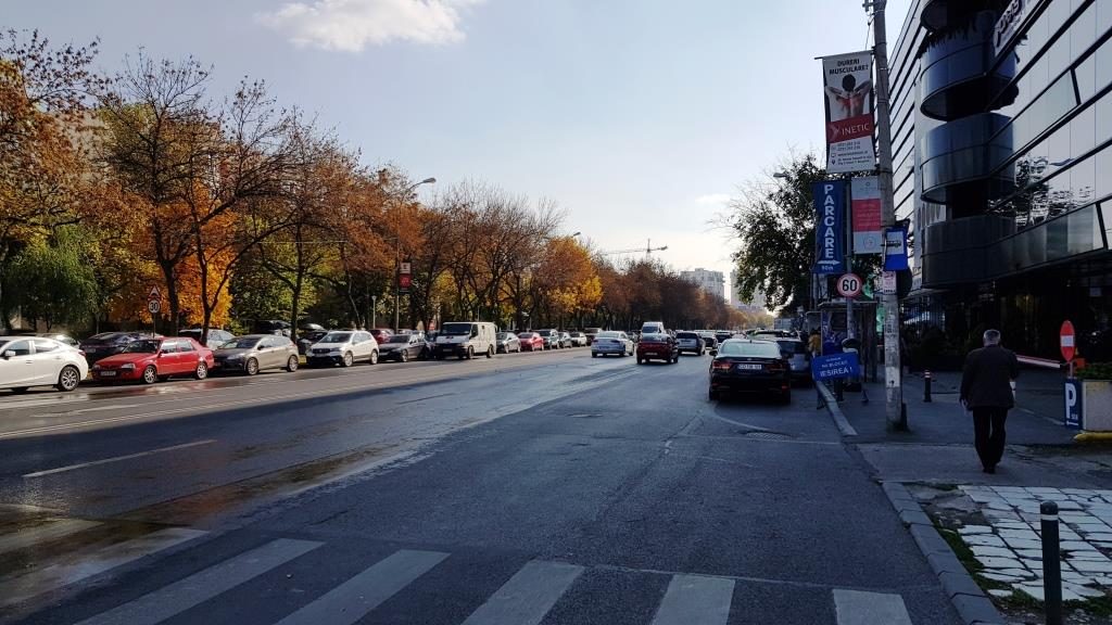 Strada Nicolae Caranfil, cu restaurantul libanez Mandaloun