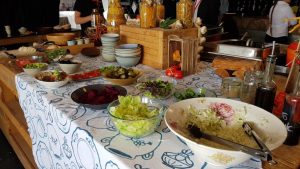 The Library, bistroul cu autoservire al magazinului Mobexpert din Pipera