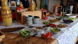 The Library, bistroul cu autoservire al magazinului Mobexpert din Pipera