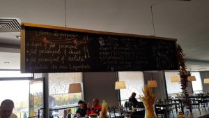 The Library, bistroul cu autoservire al magazinului Mobexpert din Pipera