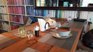 The Library, bistroul cu autoservire al magazinului Mobexpert din Pipera