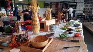 The Library, bistroul cu autoservire al magazinului Mobexpert din Pipera