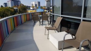 The Library, bistroul cu autoservire al magazinului Mobexpert din Pipera