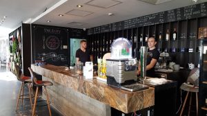 The Library, bistroul cu autoservire al magazinului Mobexpert din Pipera