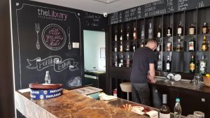 The Library, bistroul cu autoservire al magazinului Mobexpert din Pipera