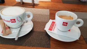 The Library, bistroul cu autoservire al magazinului Mobexpert din Pipera