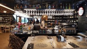 GastroLab, bucatarie ungureasca moderna in complexul Aviatorilor 8