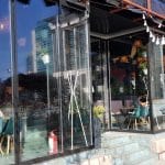Aici, restaurant pe malul Dambovitei pe Splai langa Biblioteca Nationala