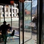 Aici, restaurant pe malul Dambovitei pe Splai langa Biblioteca Nationala