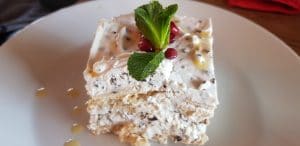 Aici, restaurant pe malul Dambovitei pe Splai langa Biblioteca Nationala