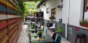 Caragea 8, bistrou popular cu terasa si crama