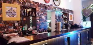 e... Varza Pub, local de rock si carnati in Marcel Iancu