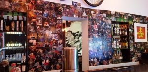 e... Varza Pub, local de rock si carnati in Marcel Iancu