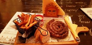 e... Varza Pub, local de rock si carnati in Marcel Iancu