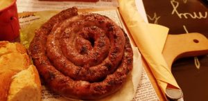 e... Varza Pub, local de rock si carnati in Marcel Iancu