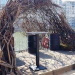 Aici, restaurant pe malul Dambovitei spre Biblioteca Nationala, pe Splaiul Unirii